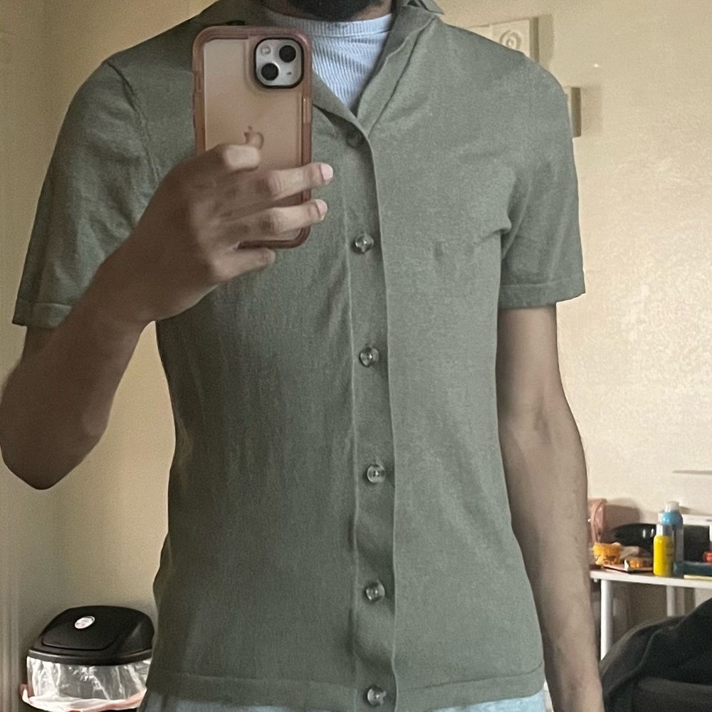 Khaki green mens knit button up shirt in size Medium